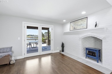 Wake up to breathtaking lake views and experience the best of - photo 12