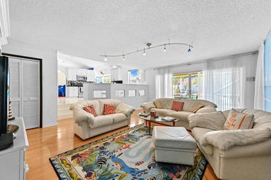 Welcome to a vibrant Lake Charleston pool home that blends - photo 15