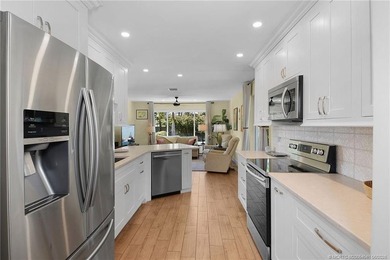 Beautiful updated CBS 2 Bedroom, 2 Bathroom 1671 Sq Ft, Golf - photo 10