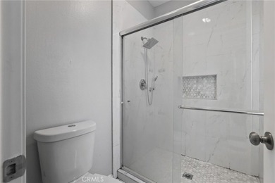Charming 3-bedroom, 2.5-bath home in a prime Santa Ana location - photo 25