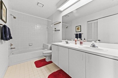 Welcome to a vibrant Lake Charleston pool home that blends - photo 25