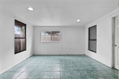 Charming 3-bedroom, 2.5-bath home in a prime Santa Ana location - photo 27