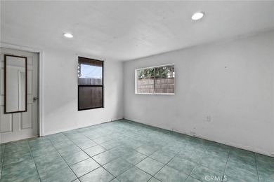 Charming 3-bedroom, 2.5-bath home in a prime Santa Ana location - photo 28