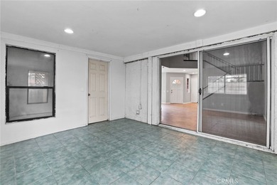 Charming 3-bedroom, 2.5-bath home in a prime Santa Ana location - photo 29