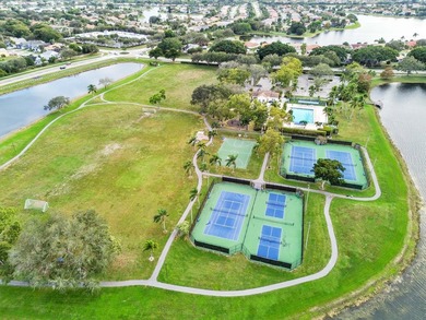 Welcome to a vibrant Lake Charleston pool home that blends - photo 39