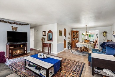 Beautifully maintained 3-bedroom, 3-bath home MUCH LARGER THAN - photo 6