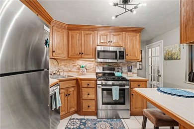Beautifully maintained 3-bedroom, 3-bath home MUCH LARGER THAN - photo 9