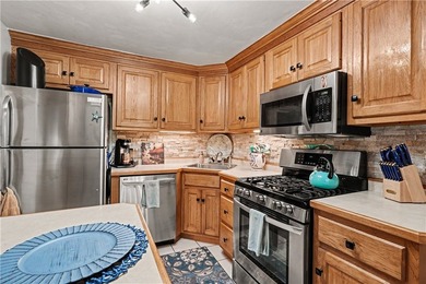 Beautifully maintained 3-bedroom, 3-bath home MUCH LARGER THAN - photo 10