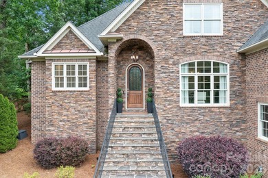 Seller is offering $10K in closing costs. Beautifully updated - photo 4