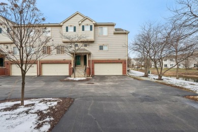 Lake Townhome/Townhouse For Sale in Streamwood, Illinois