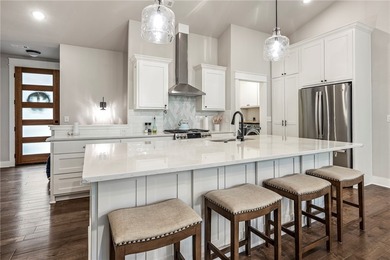 Built by renowned Dave Marrs Development, this stunning - photo 3