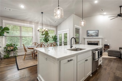 Built by renowned Dave Marrs Development, this stunning - photo 5