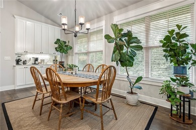 Built by renowned Dave Marrs Development, this stunning - photo 7
