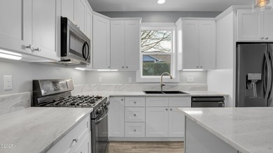 Beautiful 2018 Garden Estates custom home with 2 master suites - photo 8