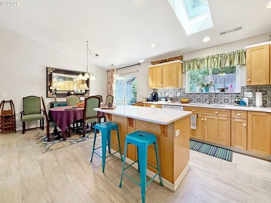 Welcome to this charming single-level home in Brookings, Oregon - photo 4