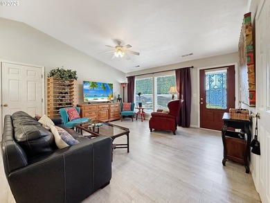 Welcome to this charming single-level home in Brookings, Oregon - photo 9