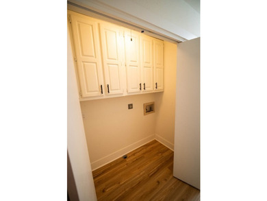 Totally remodeled - new roof, flooring, paint, appliances - photo 13