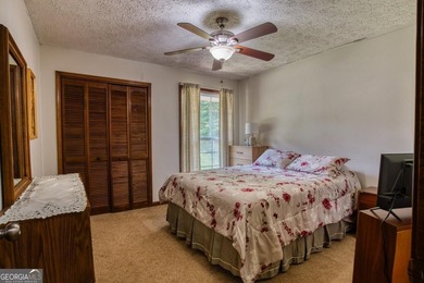 Opportunity awaits in the sought-after Lake Morris area of - photo 16