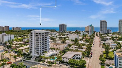 Stunning half-floor 2BR + den just 3 blocks from the sand in the - photo 1