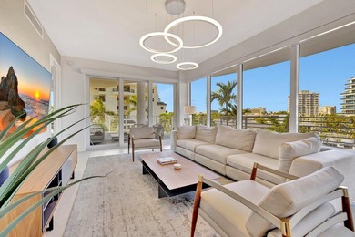 Stunning half-floor 2BR + den just 3 blocks from the sand in the - photo 9