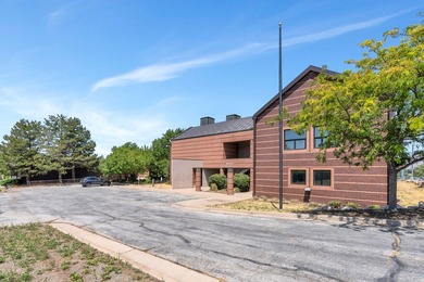 High-visibility office, warehouse, and flex building in Ogden - photo 7