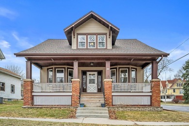 Lake Sinissippi Home For Sale in Hustisford Wisconsin