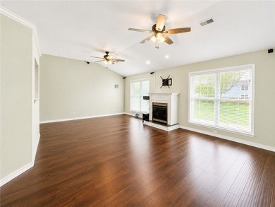 Priced below market value and ready to sell! This brick home - photo 2
