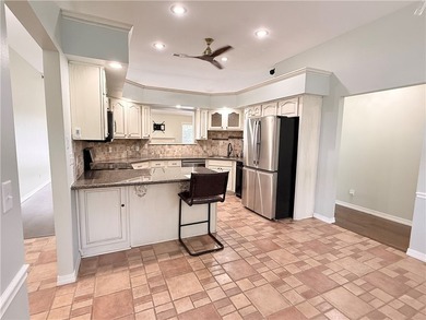 Priced below market value and ready to sell! This brick home - photo 4
