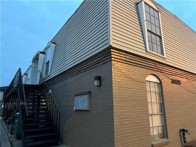 Great 6 plex in wonderful location. Six units consisting of five - photo 2