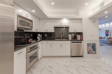 REMODELED LANAI 2/2 UNIT!! With a huge outdoor area (1000sqft) - photo 12