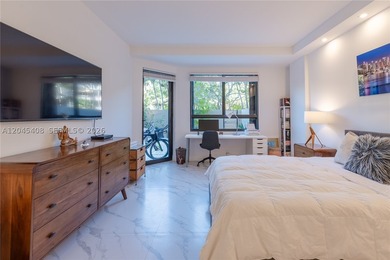 REMODELED LANAI 2/2 UNIT!! With a huge outdoor area (1000sqft) - photo 15