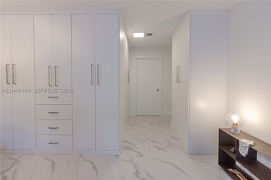 REMODELED LANAI 2/2 UNIT!! With a huge outdoor area (1000sqft) - photo 17