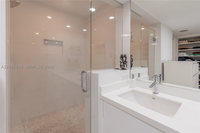 REMODELED LANAI 2/2 UNIT!! With a huge outdoor area (1000sqft) - photo 19