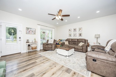 Quality new construction in Pascagoula just built in 2022! - photo 19