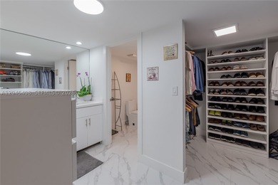 REMODELED LANAI 2/2 UNIT!! With a huge outdoor area (1000sqft) - photo 21