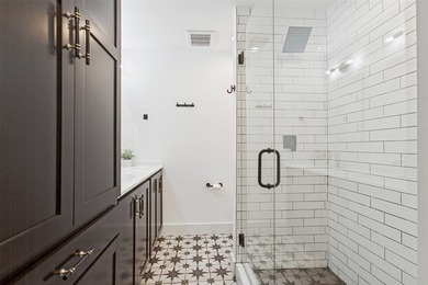 Welcome to 411 Ridgewood Dr, a fully reimagined 5-bedroom, 3 - photo 23