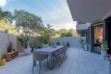 REMODELED LANAI 2/2 UNIT!! With a huge outdoor area (1000sqft) - photo 25