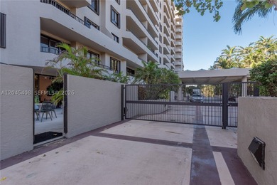 REMODELED LANAI 2/2 UNIT!! With a huge outdoor area (1000sqft) - photo 26