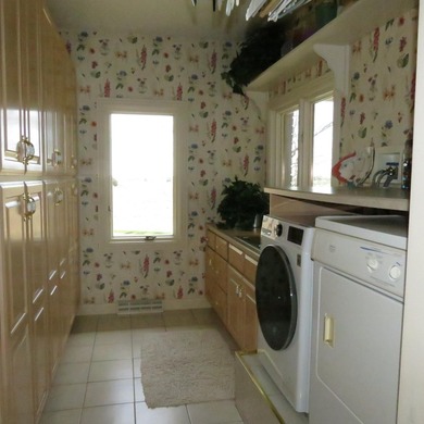 Welcome to a very carefully created and designed home promising - photo 42