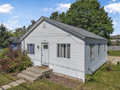 Lake Cadillac Home For Sale in Cadillac Michigan