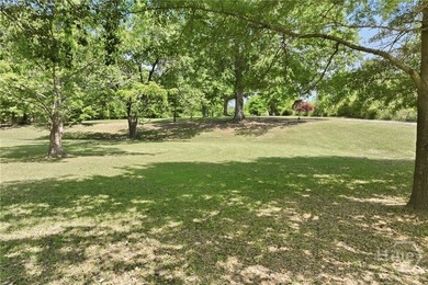 Charming updated 1940's white Farmhouse with 4 bedrooms & 2.5 - photo 13
