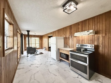 Highlights: This property offers a charming cabin-style 3 bed/2 - photo 13