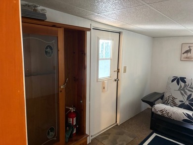 This beautifully kept home features 2 bedrooms, 1.5 bathrooms - photo 16