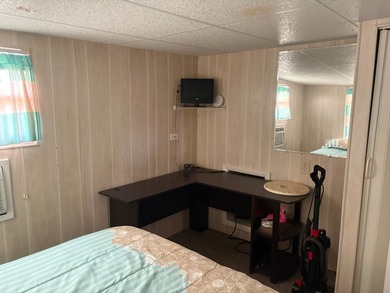 This beautifully kept home features 2 bedrooms, 1.5 bathrooms - photo 18