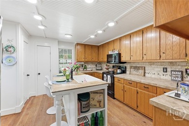 Charming updated 1940's white Farmhouse with 4 bedrooms & 2.5 - photo 28