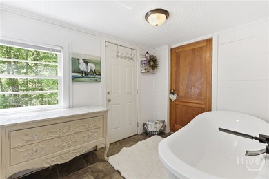 Charming updated 1940's white Farmhouse with 4 bedrooms & 2.5 - photo 32