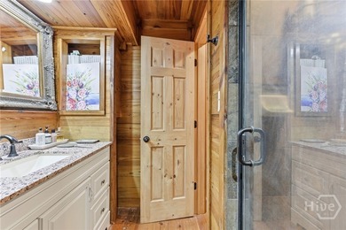 Charming updated 1940's white Farmhouse with 4 bedrooms & 2.5 - photo 33