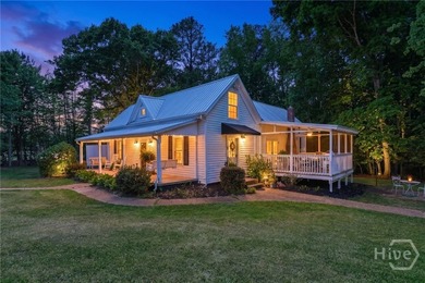 Charming updated 1940's white Farmhouse with 4 bedrooms & 2.5 - photo 39