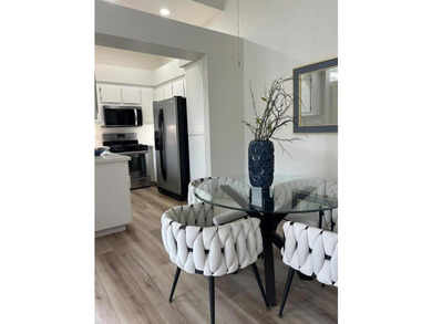 Welcome to this light, bright, & spacious 2-bedroom, 2-bath - photo 4