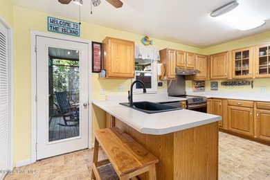Canalfront 4-bedroom home situated on a private lot in Pine - photo 5